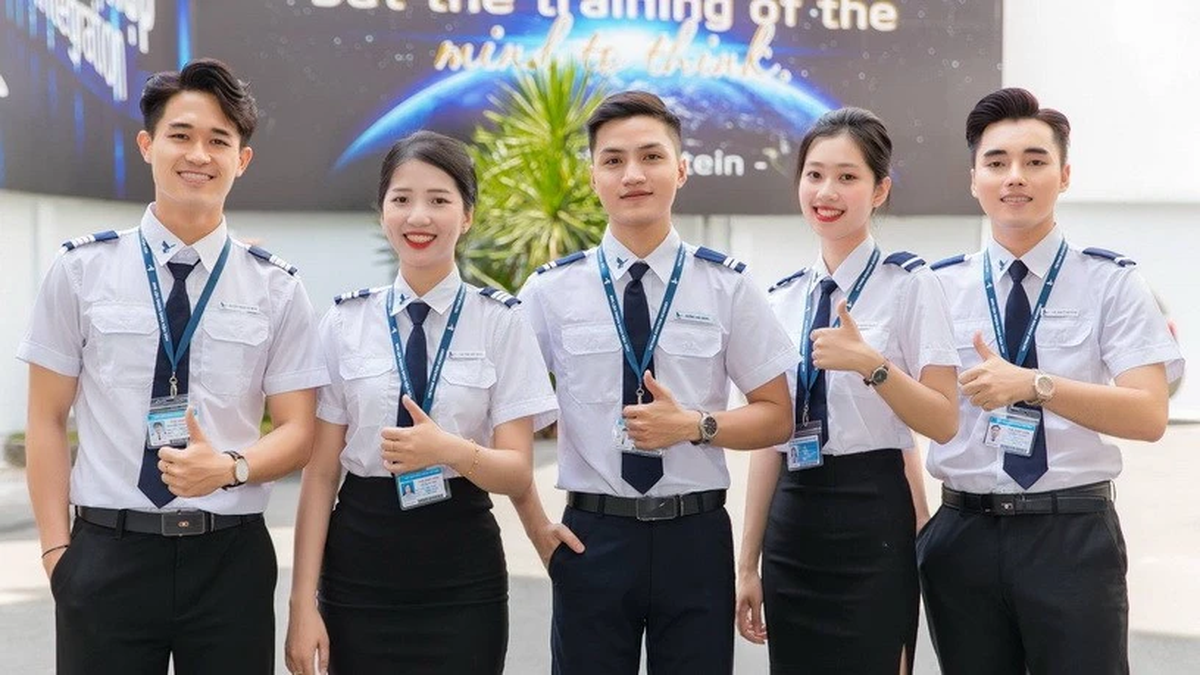 ベトナム航空アカデミーの最高ベンチマークスコアは27です。