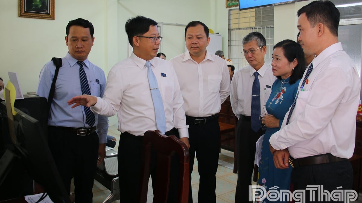 El vicepresidente del Consejo Popular Provincial de Dong Thap, Tran Thanh Nguyen, visitó y trabajó en la comuna de Hoa Long.