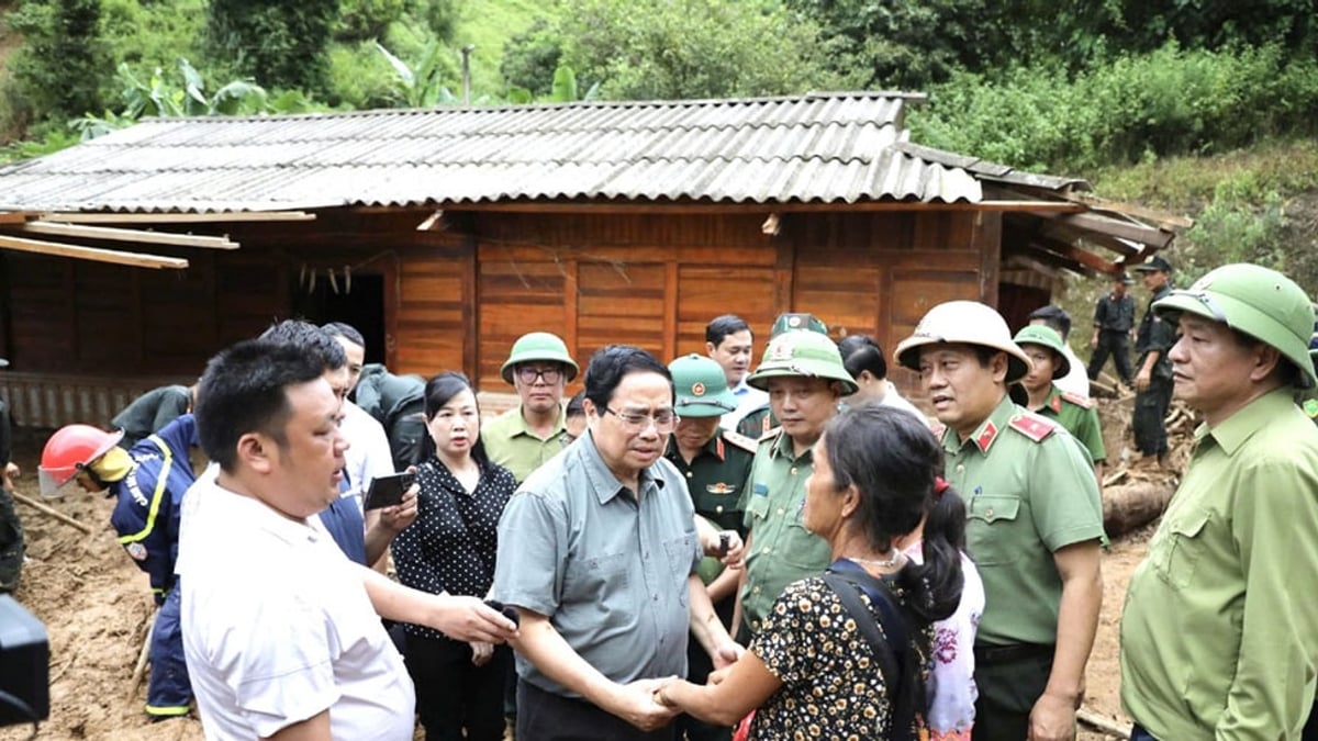 Prime Minister Pham Minh Chinh visited and encouraged people of...