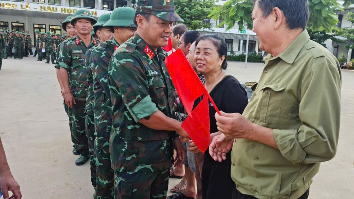 Emotional farewell day for rescue soldiers in Muong Xen commune, Nghe An province