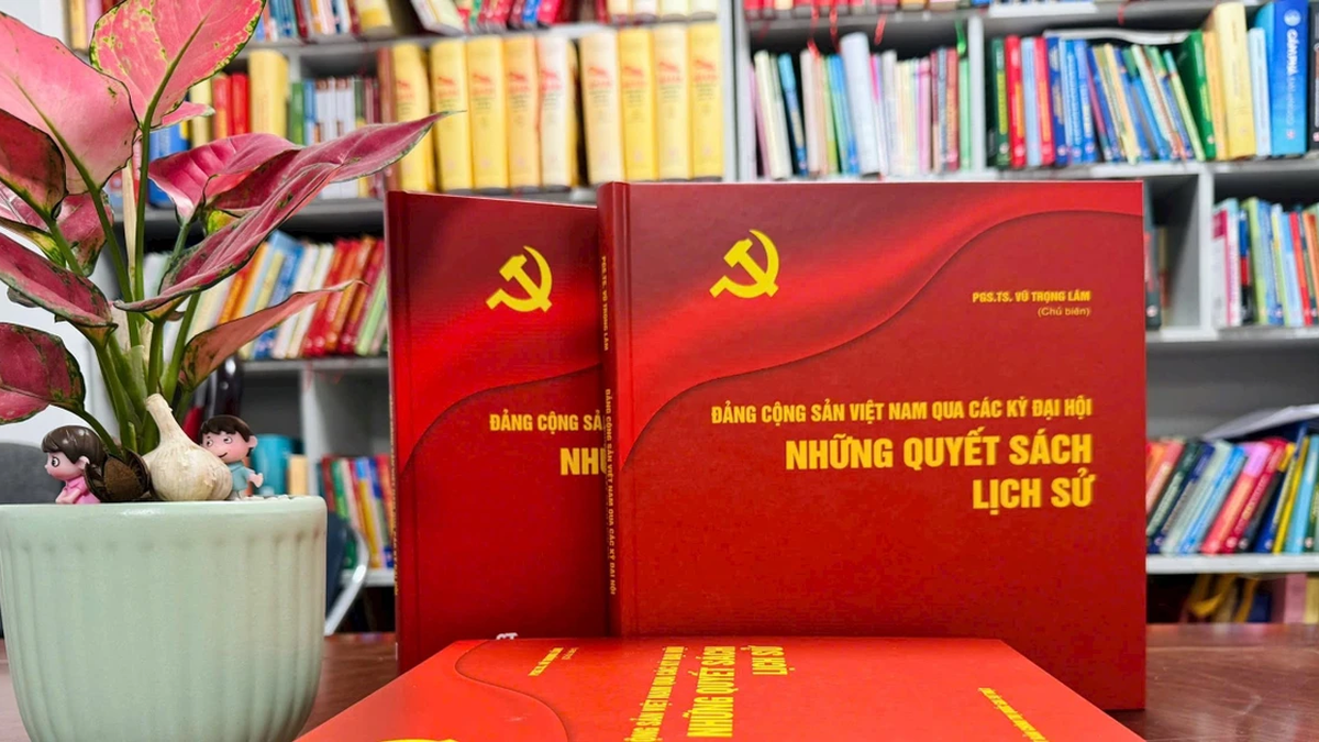 Launching the book "The Communist Party of Vietnam through Congresses - Historic decisions"