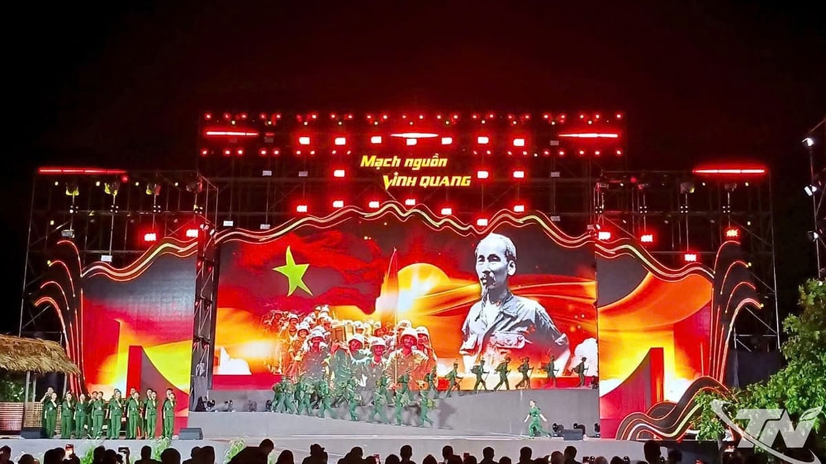 Special art program 'Source of glory' at ATK Dinh Hoa