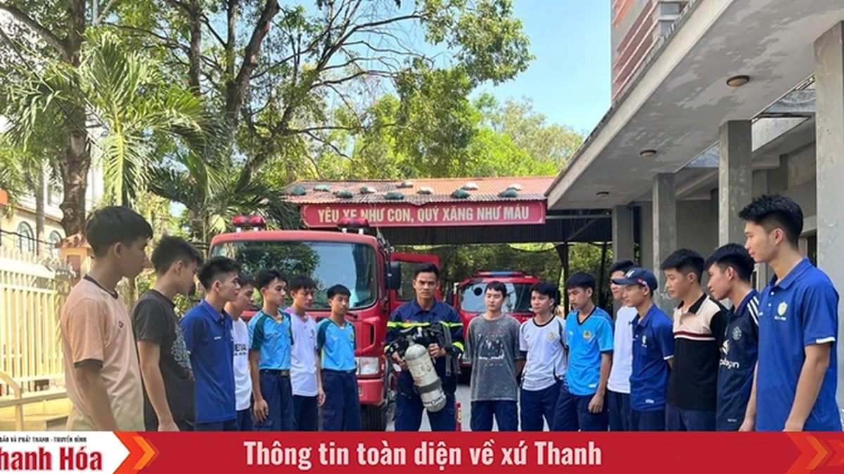 អបអរសាទរខួបលើកទី 80 នៃទិវាប្រពៃណីជាតិនៃរបបសន្តិសុខសាធារណៈរបស់ប្រជាជនវៀតណាម (19 សីហា 1945 - 19 សីហា 2025) និងខួបលើកទី 20 នៃទិវាការពារសន្តិសុខជាតិ (19 សីហា 2005 - 19 សីហា 2025)៖ ភ្លេចខ្លួនបម្រើប្រទេសជាតិ។