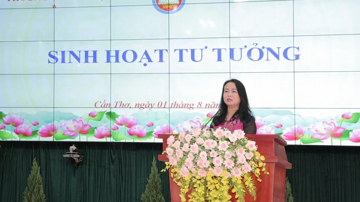 Can Tho Political School holds political and ideological activities at the beginning of the month