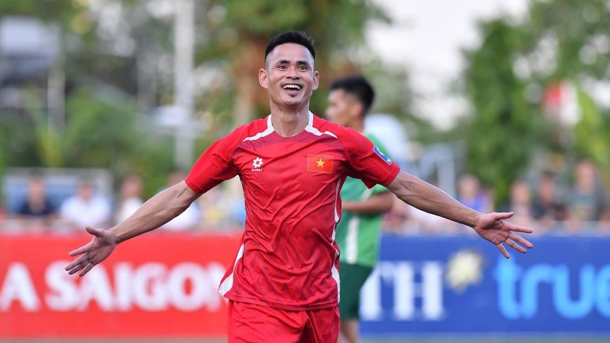 Vietnam 7-man team impresses football stars
