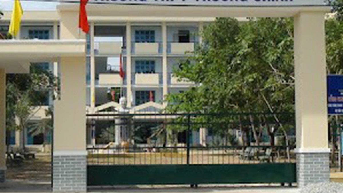 Agree in principle to allow Truong Chinh High School to consider adding enrollment quota for grade 10