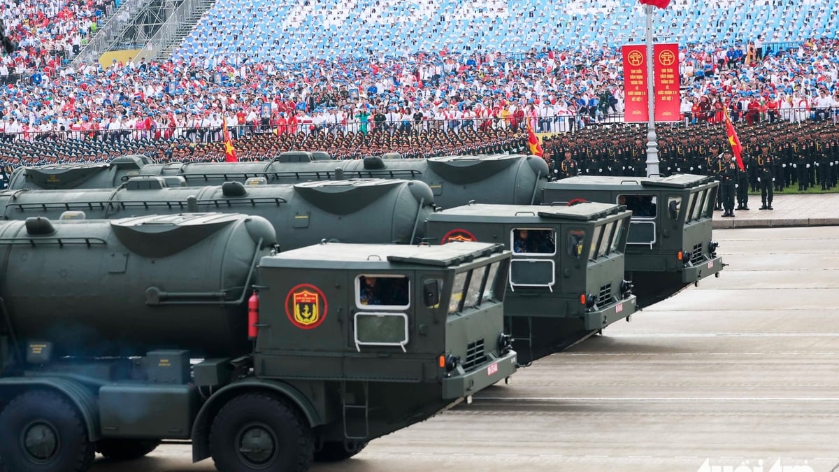 The power of military equipment in the A80 parade rehearsal