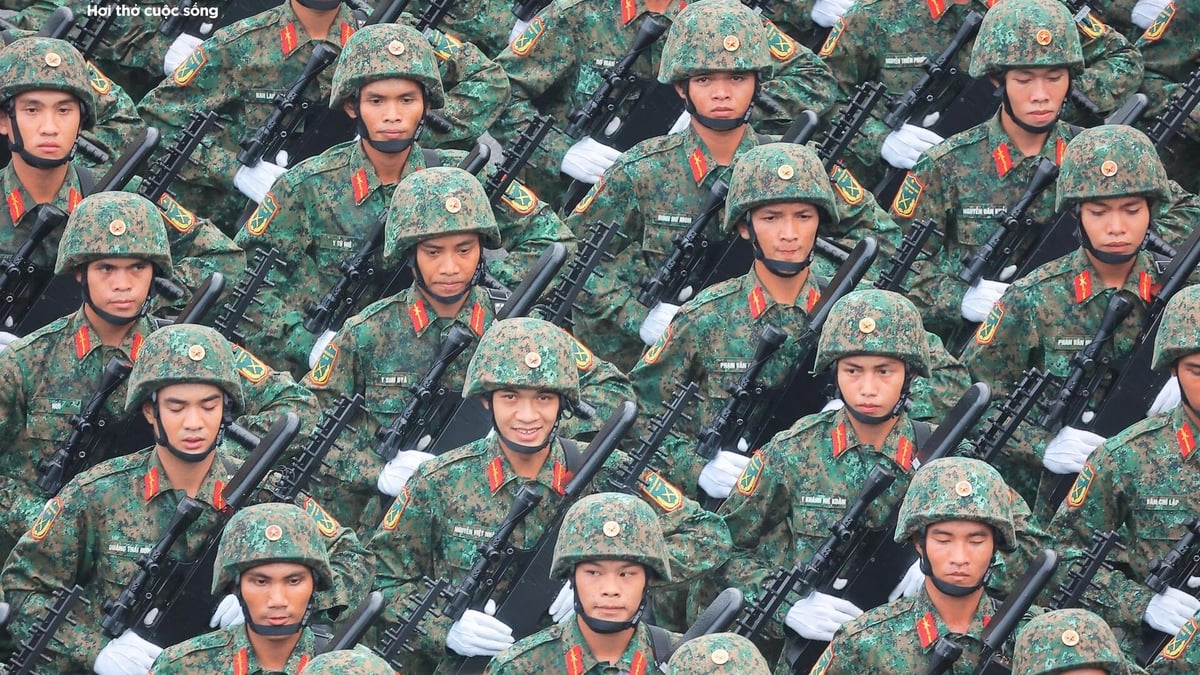 壮大な軍事行進、リハーサル当日のバーディン広場は興奮に包まれた