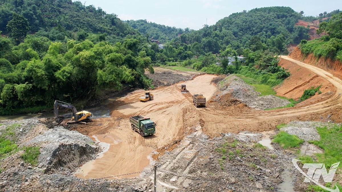 Paying over 393 billion VND in compensation for site clearance