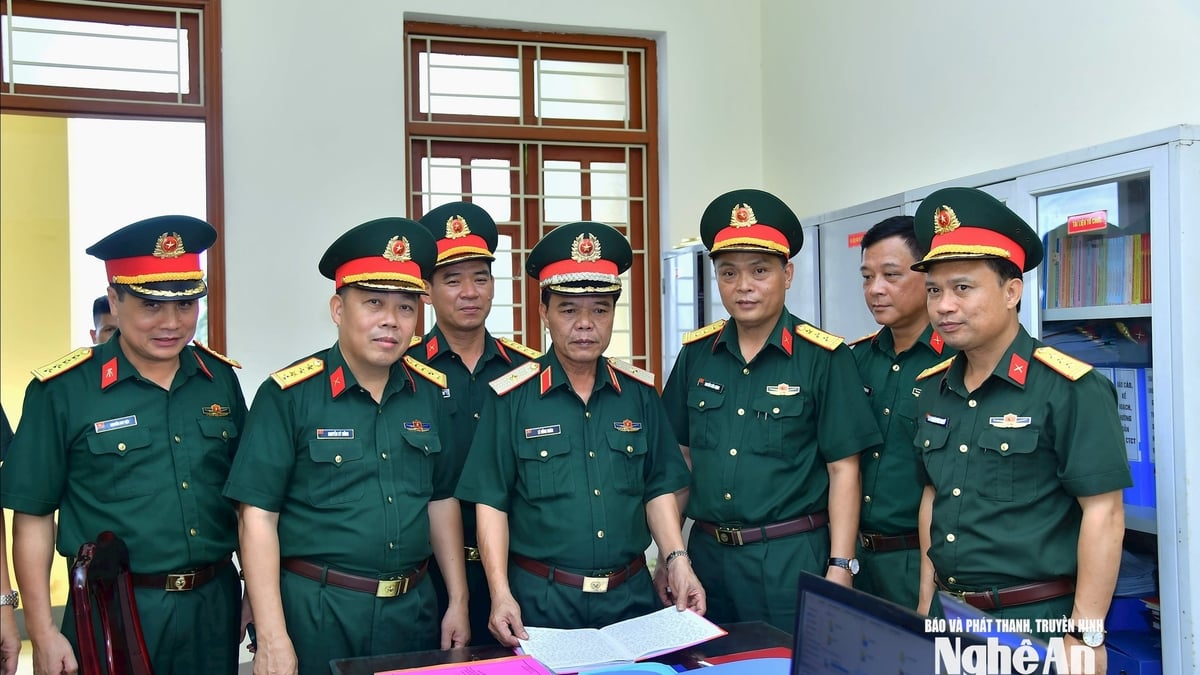 យោធភូមិភាគទី៤ ចុះត្រួតពិនិត្យការរៀបចំ និងរៀបចំអង្គភាពយោធាមូលដ្ឋាននៅខេត្ត Nghe An