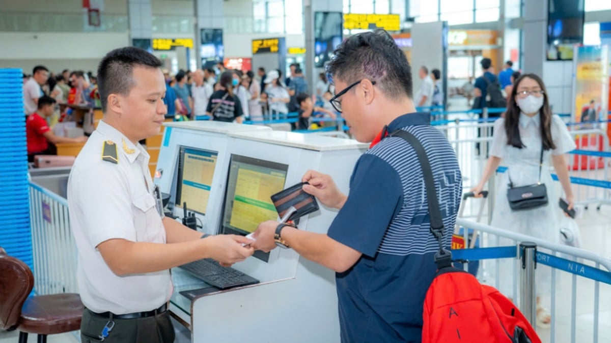 Hanoi - Ho Chi Minh City route in top 10 busiest domestic routes in the world