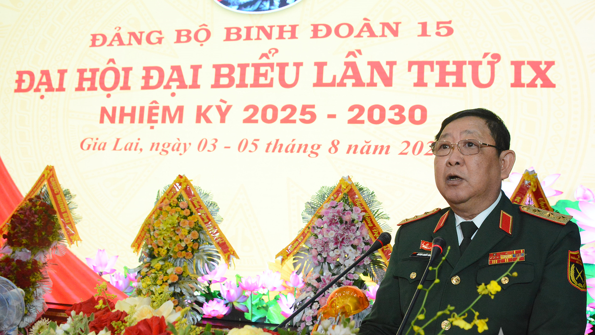 ឧត្តមសេនីយឯក Huynh Chien Thang បានចូលរួម និងថ្លែងសុន្ទរកថា ដឹកនាំមហាសន្និបាតបក្សលើកទី៩ នៃកងយោធពលខេមរភូមិន្ទលើកទី១៥។