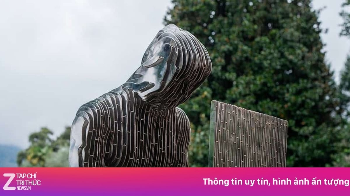 Bitcoin 'father' statue vandalized