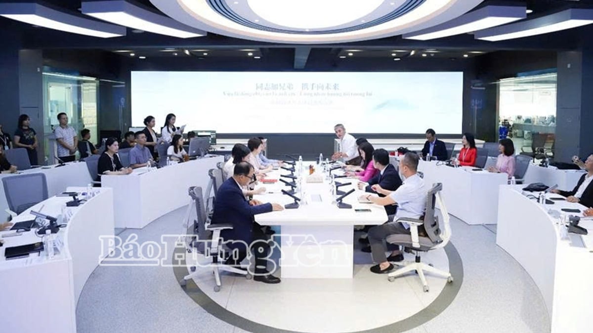 Vietnamese press delegation visits and works in Guangxi province (China)