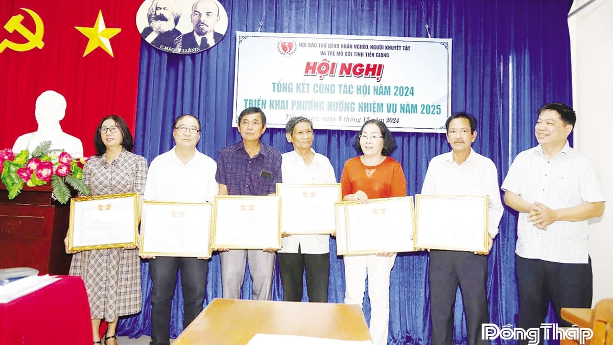 លោកស្រី ង្វៀន ធីហុង៖ “បេះដូងមាស” ក្នុងជីវភាពរស់នៅប្រចាំថ្ងៃ