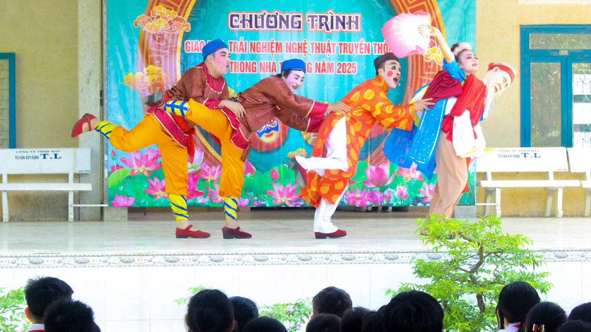 សិស្សានុសិស្សជាង ២០០នាក់មកពីឃុំ Binh An បានផ្លាស់ប្តូរបទពិសោធន៍សិល្បៈប្រពៃណី