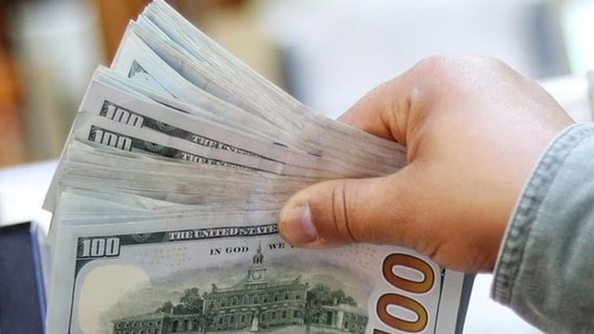 Exchange rate on August 4: USD price fluctuates in opposite directions on the free market