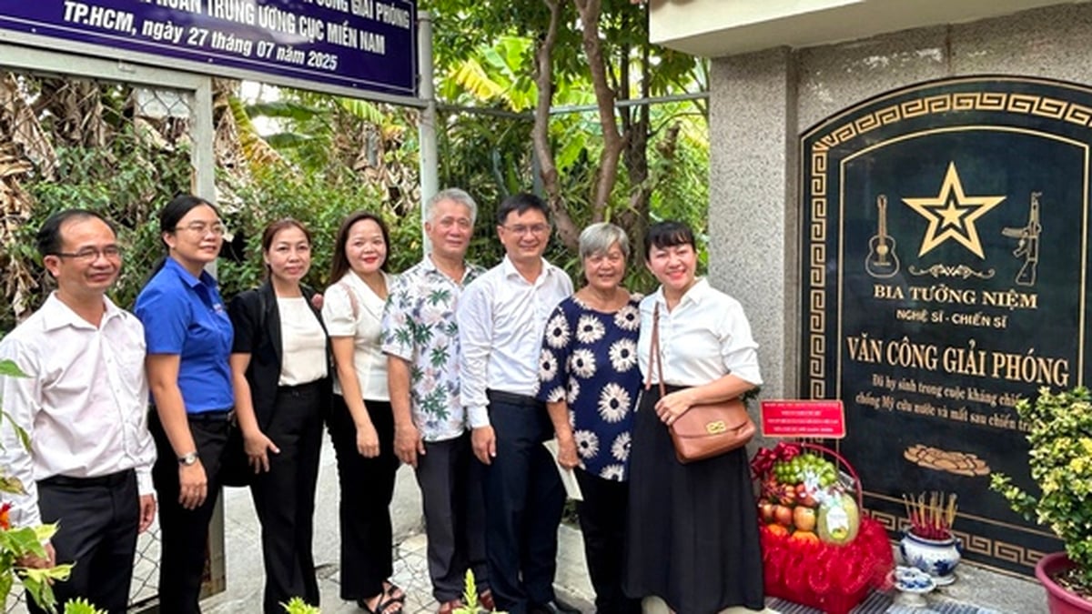 សូមគោរពដល់តន្ត្រីករ Tran Long An និងសិល្បករ Phi Yen