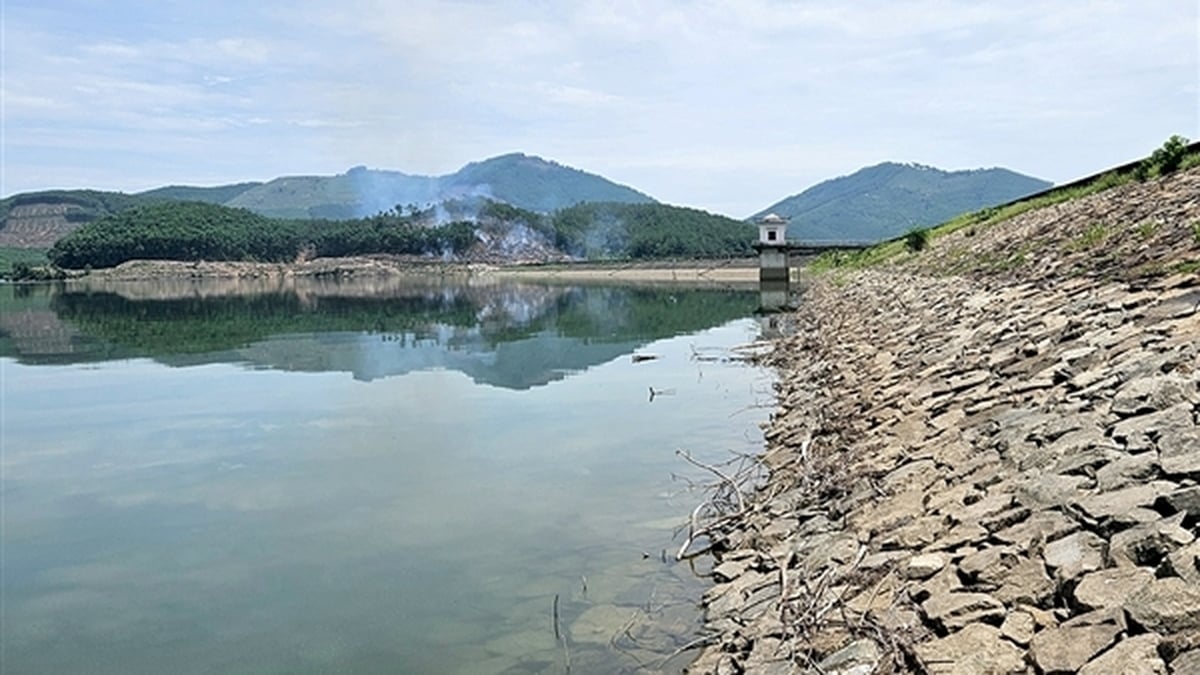 Hue City reinforces lakes and irrigation dams before flood season