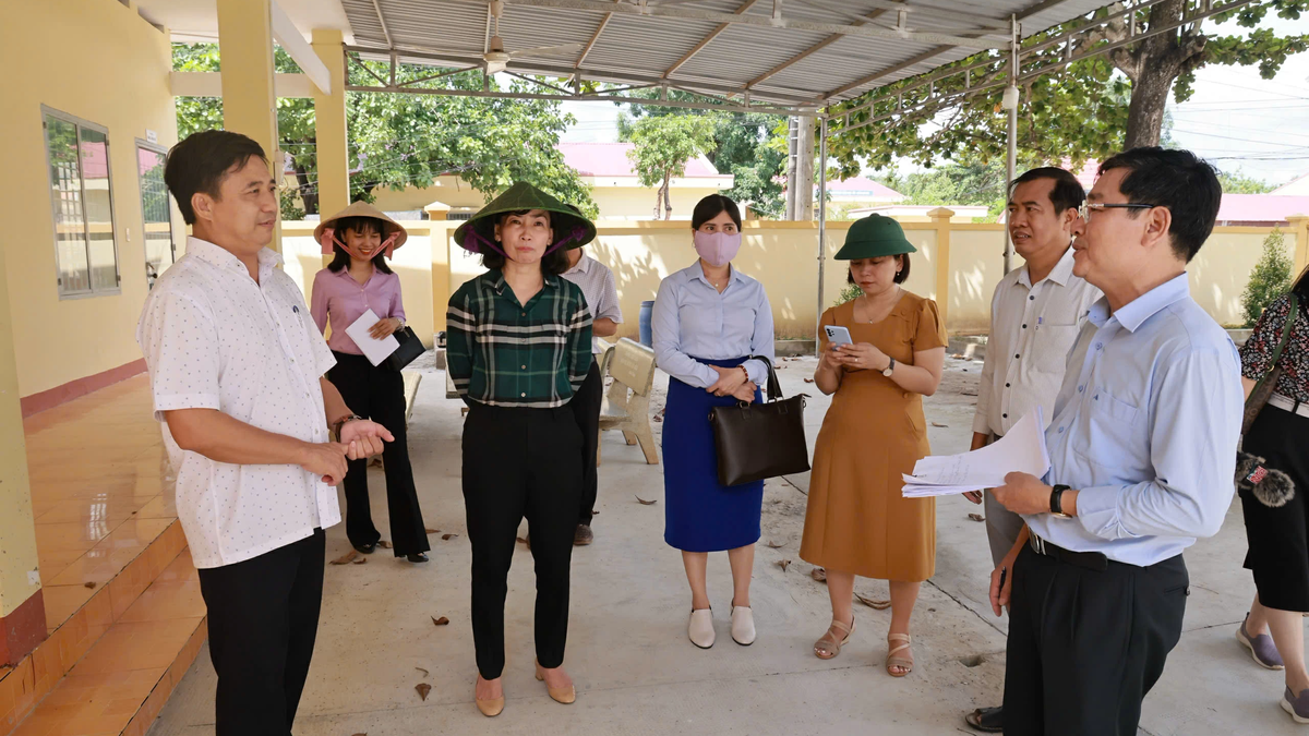 Dong Nai Province Department of Education and Training surveyed investment in building schools in 8 border communes