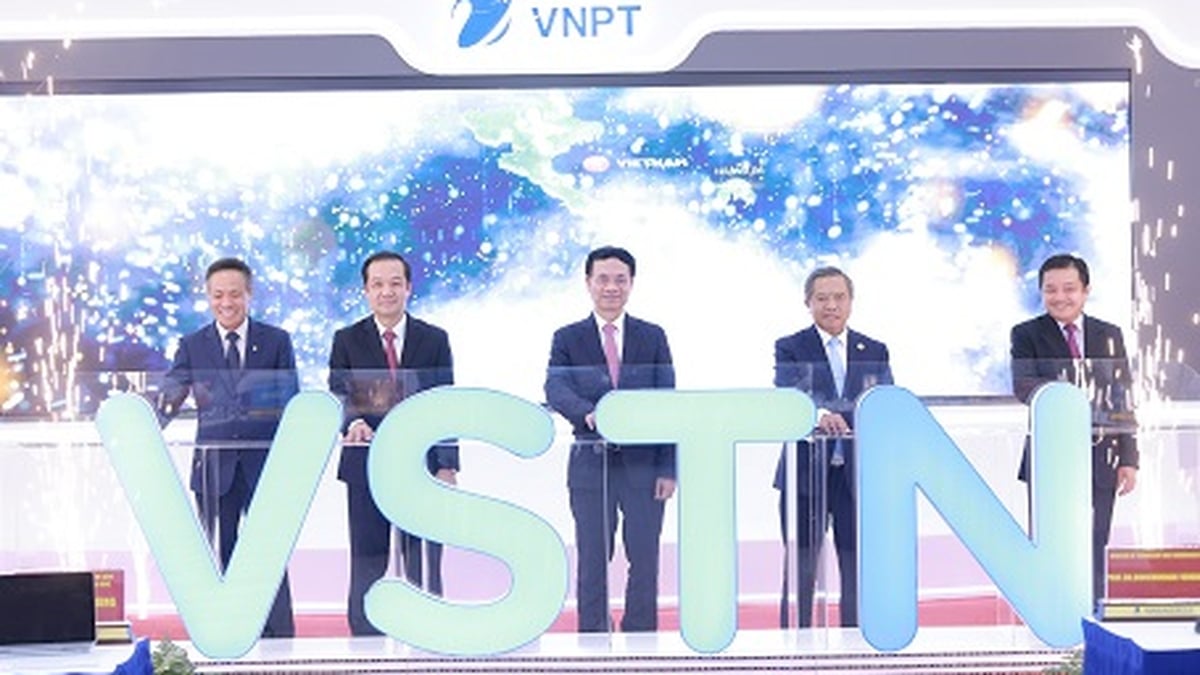 استغلال خط الكابل الضوئي الأرضي VSTN: شركة VNPT رائدة في إتقان البنية التحتية التي تربط بين الأرض والفضاء