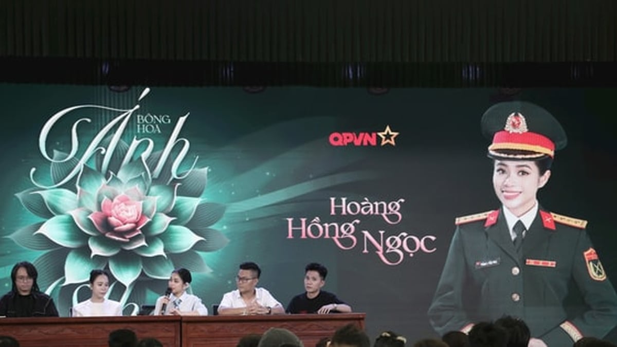 Captain and singer Hoang Hong Ngoc organizes a live show to celebrate 15 years of artistic activities.