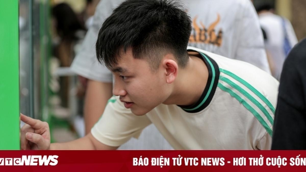 How have Hanoi Open University's benchmark scores changed in the past 4 years?
