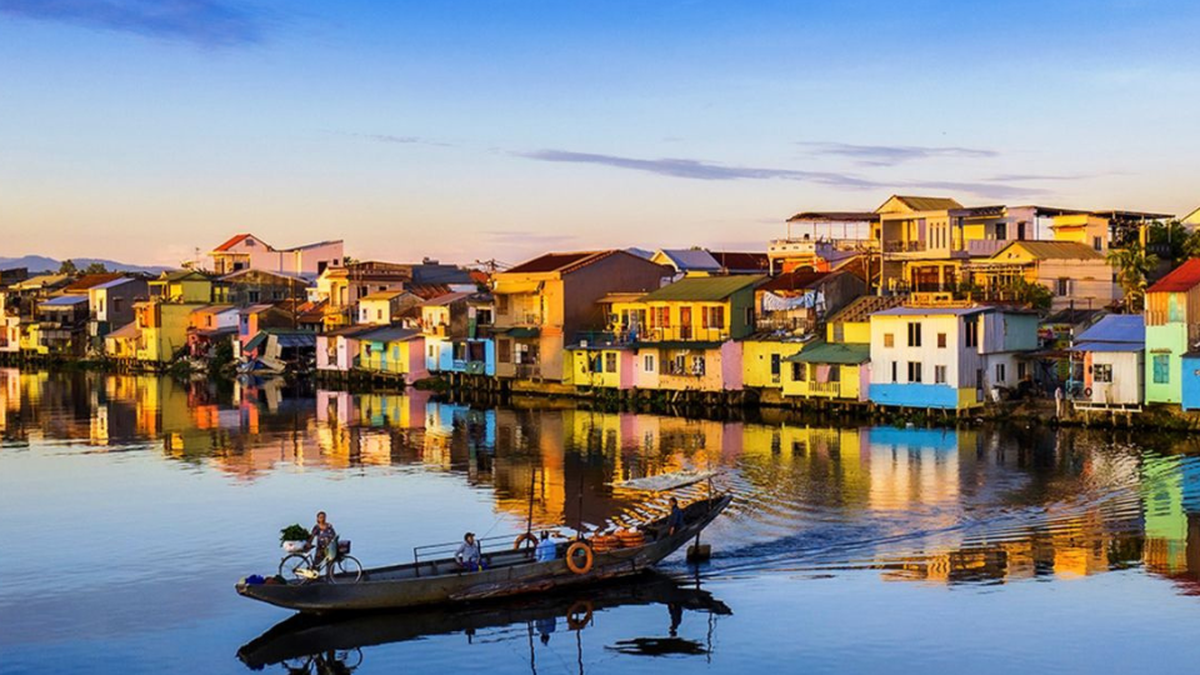 Bao Vinh Old Quarter ទេសចរណ៍៖ នៅពេលដែលដំបូលប្រក់ក្បឿងគ្របដណ្ដប់ដោយស្លែ ប្រាប់ពីរឿងកំពង់ផែដ៏រុងរឿងមួយ