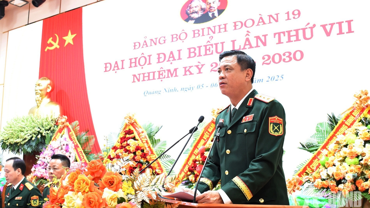 Senior Lieutenant General Nguyen Truong Thang attended and directed the Congress of Party Delegates of the 19th Army Corps.