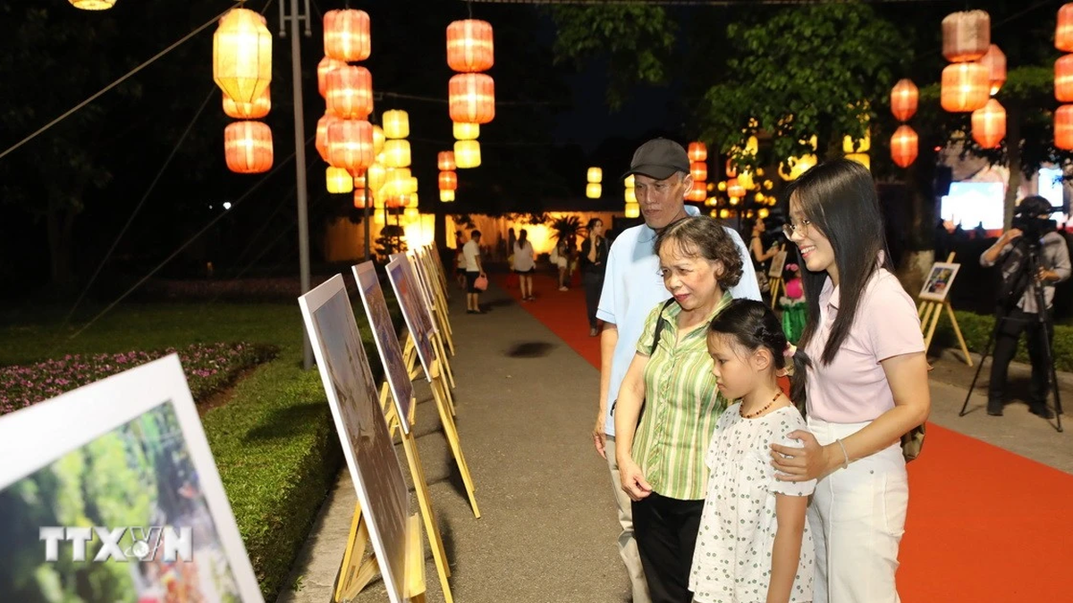 Spreading the message of peace through international children's paintings