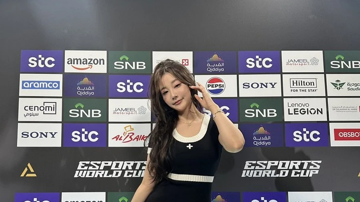 Famous League of Legends MC causes a stir with his "pajama" outfit, fans are both fascinated and arguing
