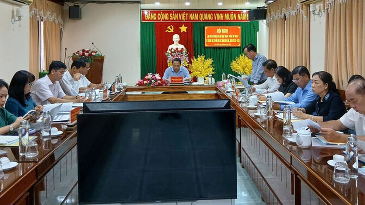 អនុលេខាគណៈកម្មាធិការបក្សខេត្ត An Giang លោក Lam Minh Thanh ធ្វើការជាមួយមូលដ្ឋានចំនួន ៥ នៅក្បាលទឹកទន្លេ Tien