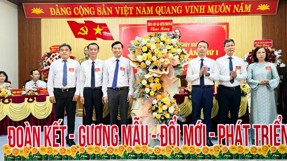 A Luoi 1 and Thuy Xuan organize Party Congresses for the 2025 - 2030 term