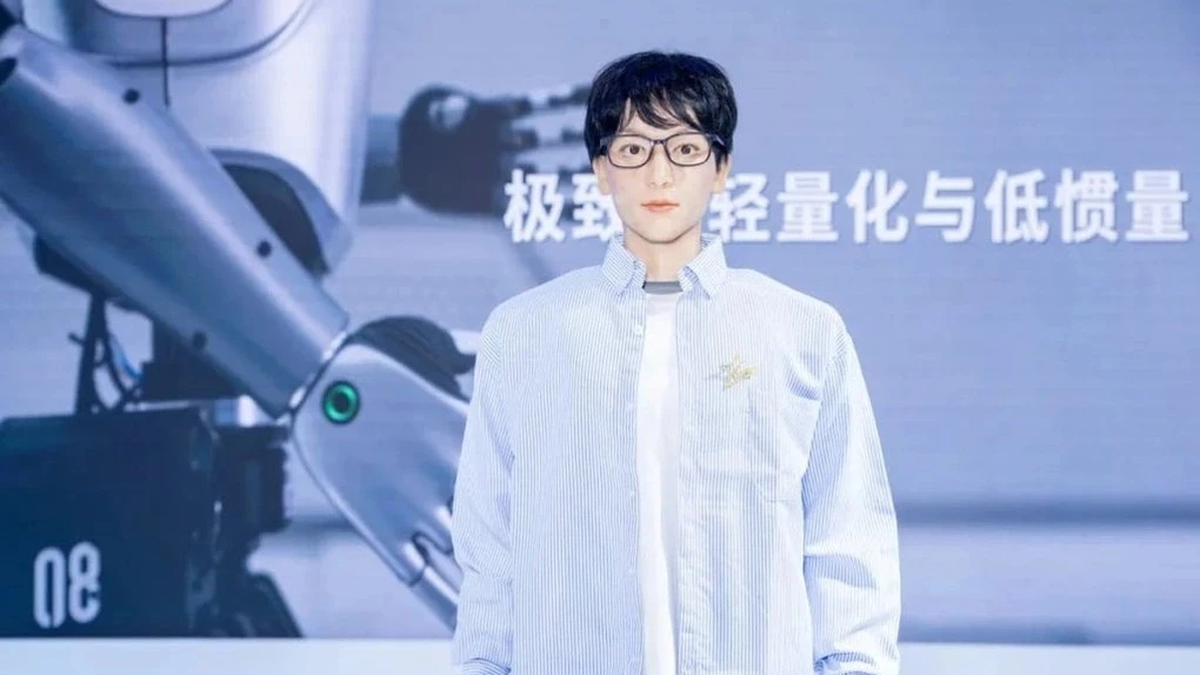 World's first handsome robot goes to study for a PhD in art