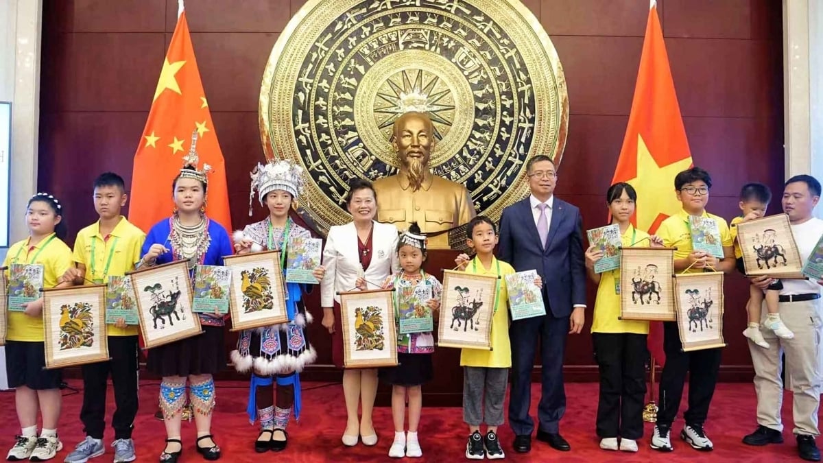 'Witness of Friendship': Vietnamese-Chinese children exchange with Ambassador Pham Thanh Binh