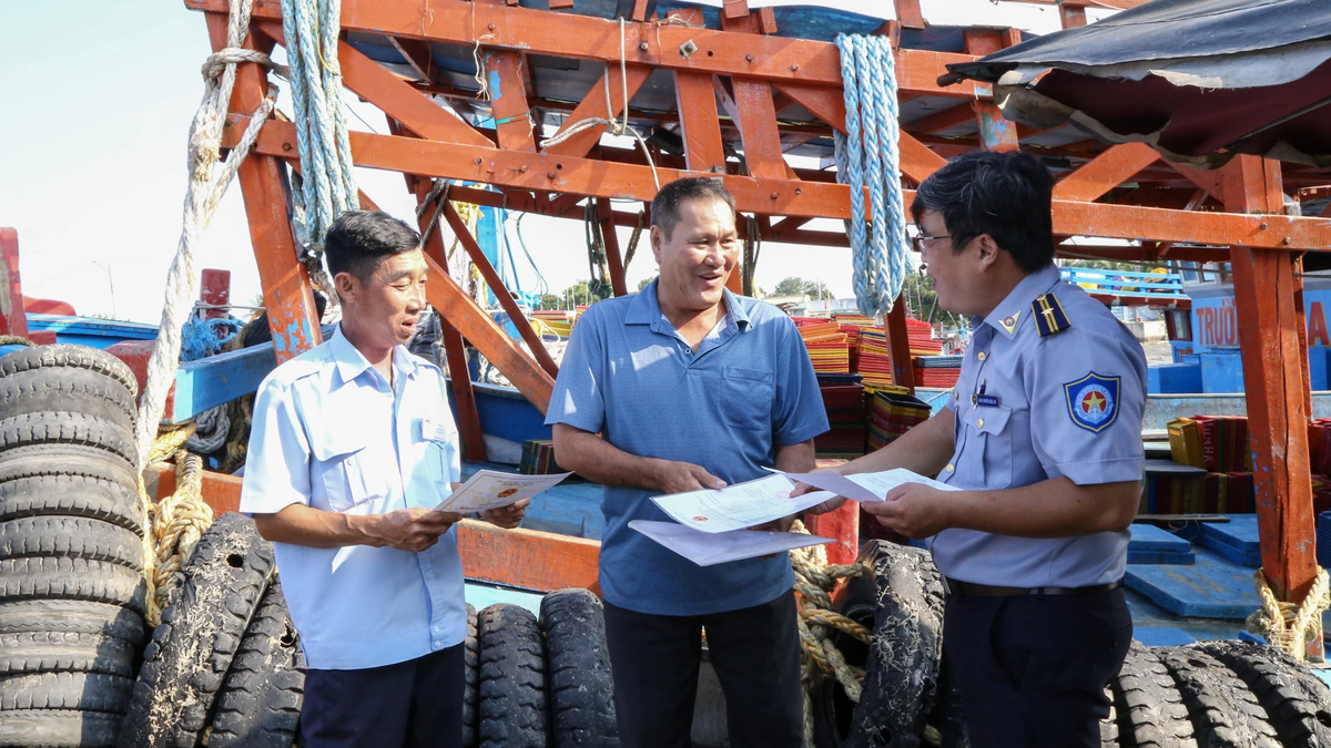 Urgently carry out procedures for granting and renewing fishing licenses