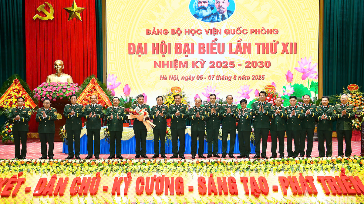 General Nguyen Tan Cuong attended and directed the National Defense Academy Party Congress for the 2025-2030 term.