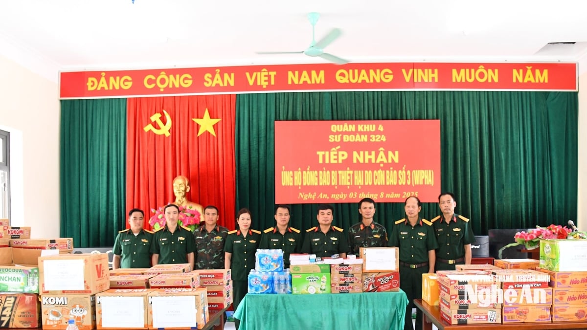 Division 324 (Military Region 4) spreads love towards people in flood-affected areas