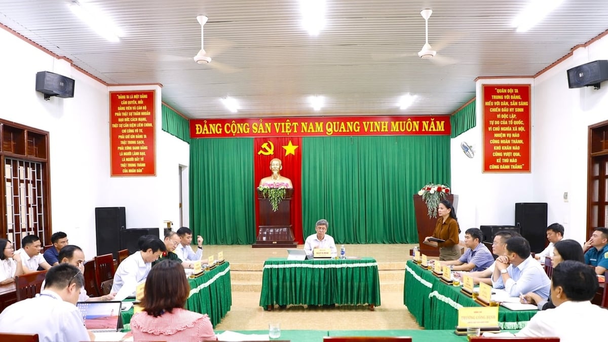 Vice Chairman of Lam Dong Provincial People's Committee Nguyen Minh inspected administrative and defense-security activities in Quang Son commune.