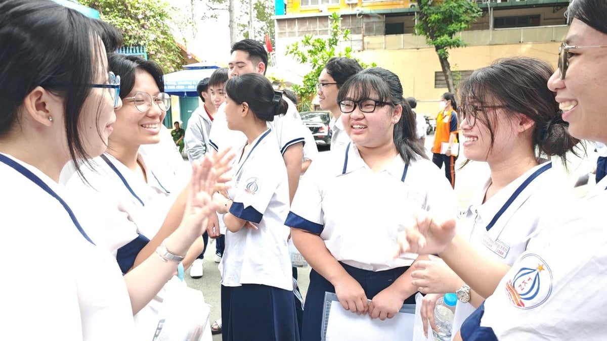 Why do universities only announce admission scores after August 20?