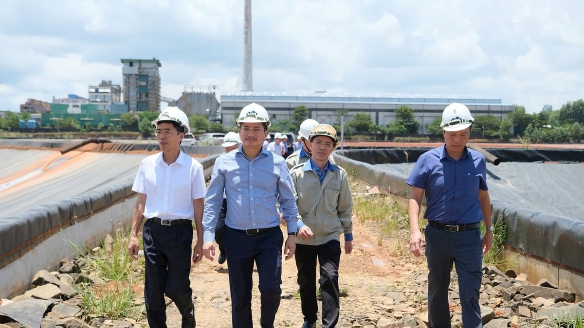 Inspección de las obras de prevención y control de desastres en Lam Dong Aluminum Company