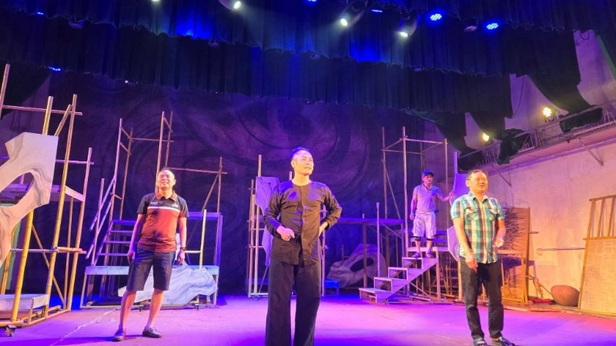 Премьера пьесы Кай Лыонга «От Вьетбака до Ханоя», посвящённой образу президента Хо Ши Мина.
