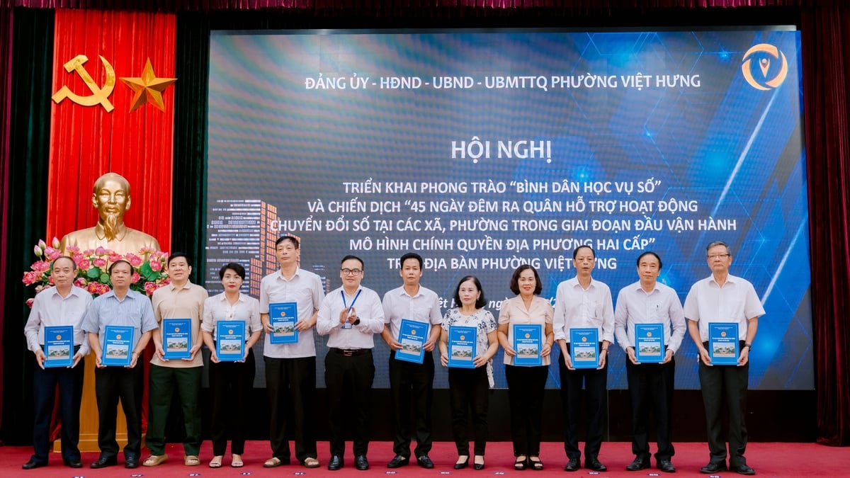 Viet Hung Ward បើកយុទ្ធនាការ "45 ថ្ងៃនិងយប់នៃការគាំទ្រសម្រាប់សកម្មភាពផ្លាស់ប្តូរឌីជីថល"