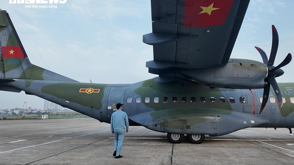 Casa aircraft squadron practices parade in Hanoi sky