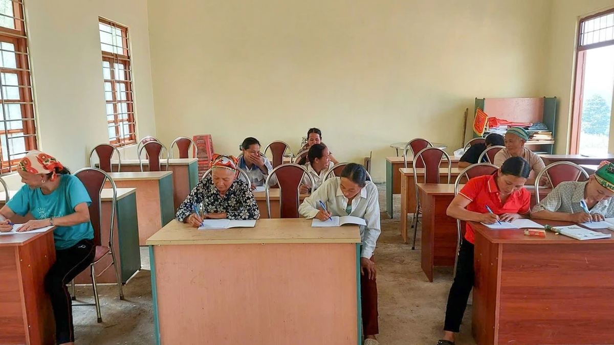 Journey to eradicate illiteracy in the mist of Phia Khao