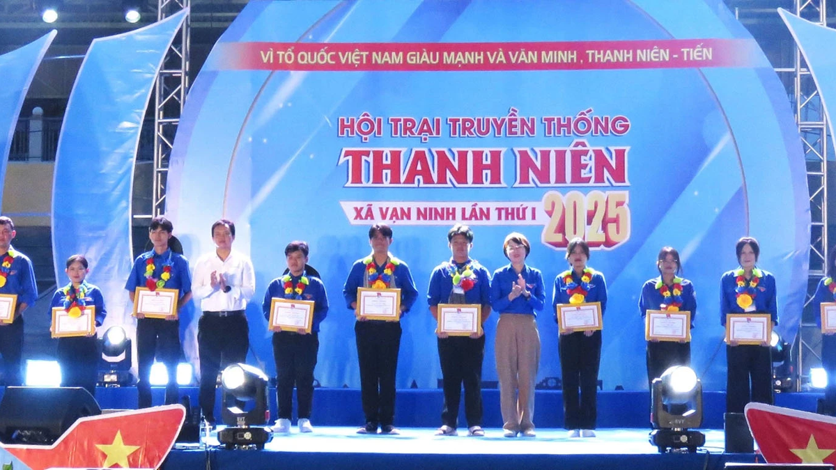 ឃុំ Van Ninh៖ អ្នក​បោះជំរុំ​ជាង 500 នាក់​ចូល​រួម​ក្នុង​ជំរំ​យុវជន​ប្រពៃណី​លើក​ដំបូង