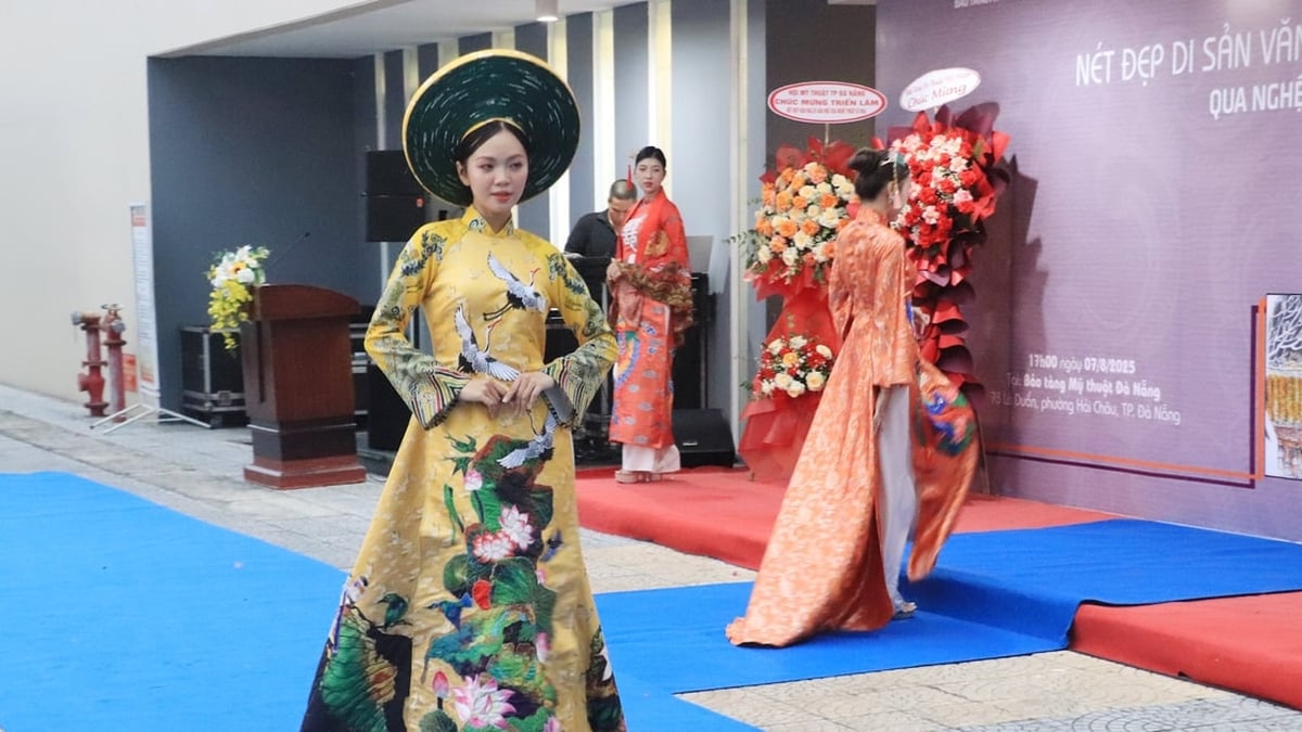 Exhibition "Beauty of Hue Cultural Heritage through sketch art" in Da Nang