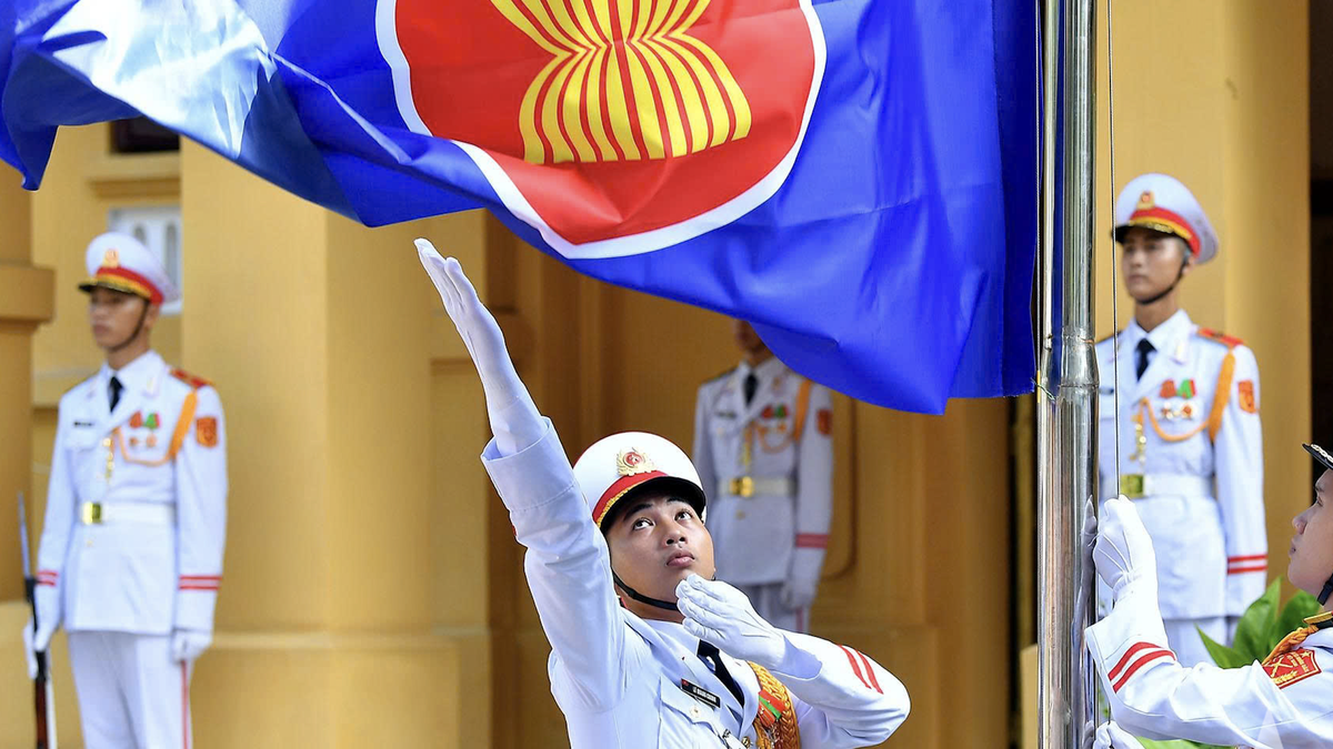 Trang trọng Lễ thượng cờ kỷ niệm 58 năm Ngày thành lập ASEAN