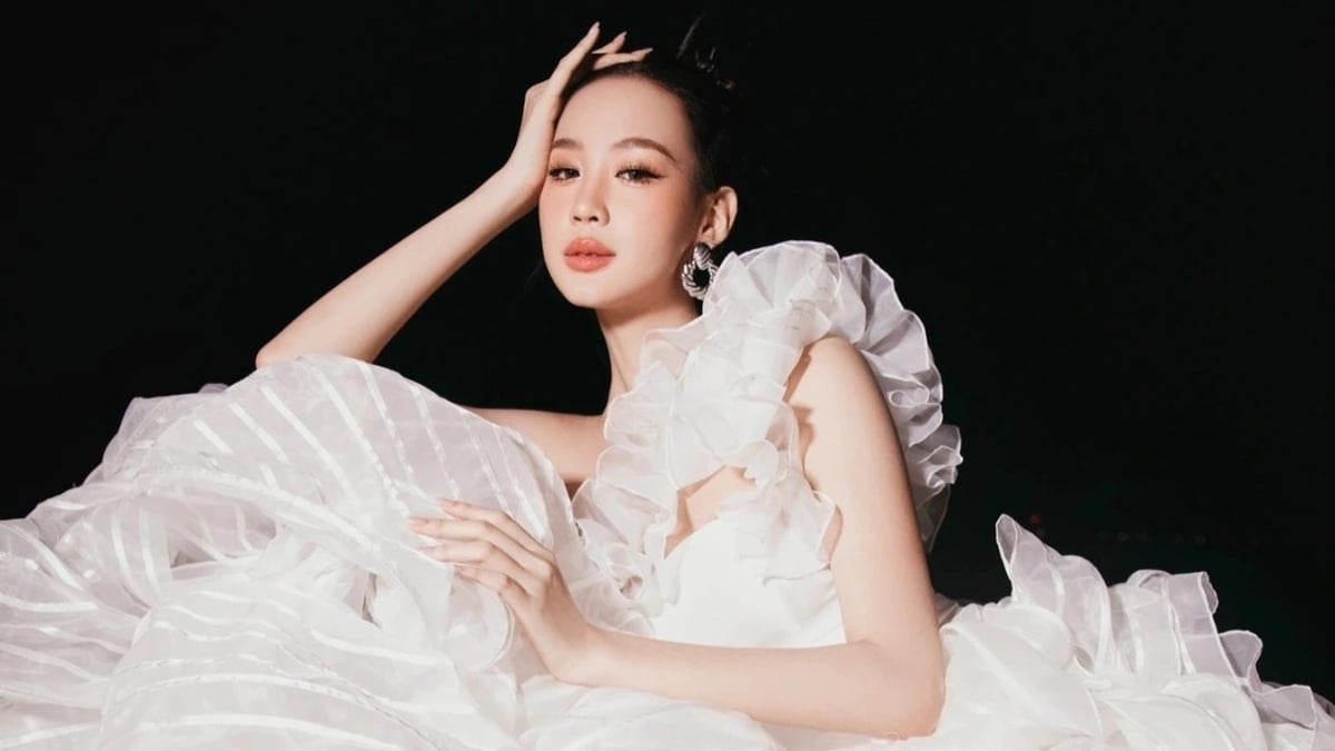 What does the university say about Miss Bao Ngoc's graduation?