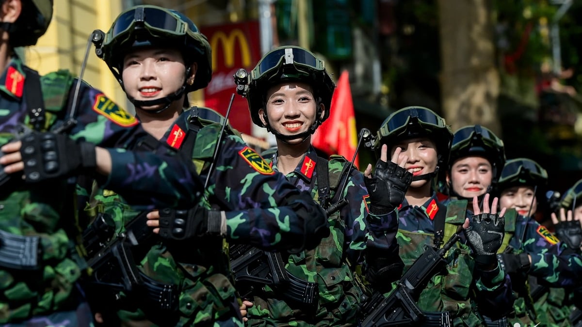 Die Damen in der Parade zum Nationalfeiertag 2.9